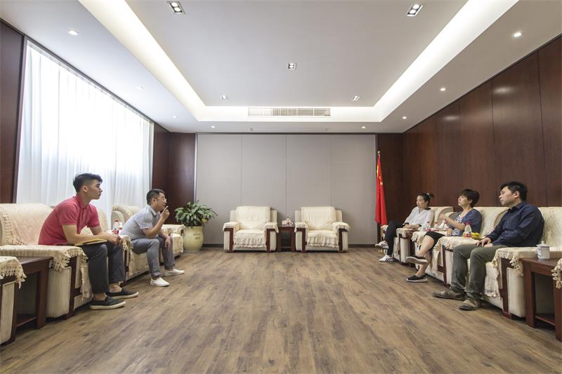 深化合作 中国金茂地产领导莅临金大门业考察交流(图4) 深化合作 中国金茂地产领导莅临金大门业考察交流(图4)