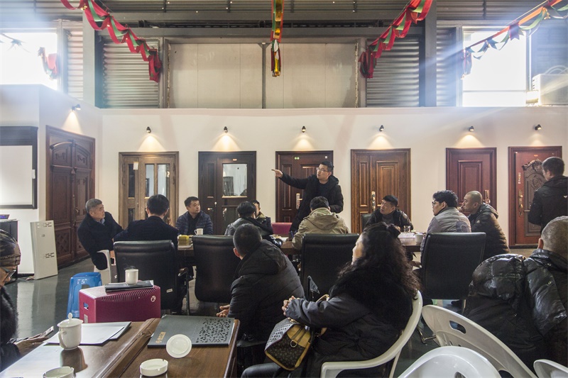 “谈经验、论产品”金大门业东北分公司经销商座谈会隆重举行(图3)