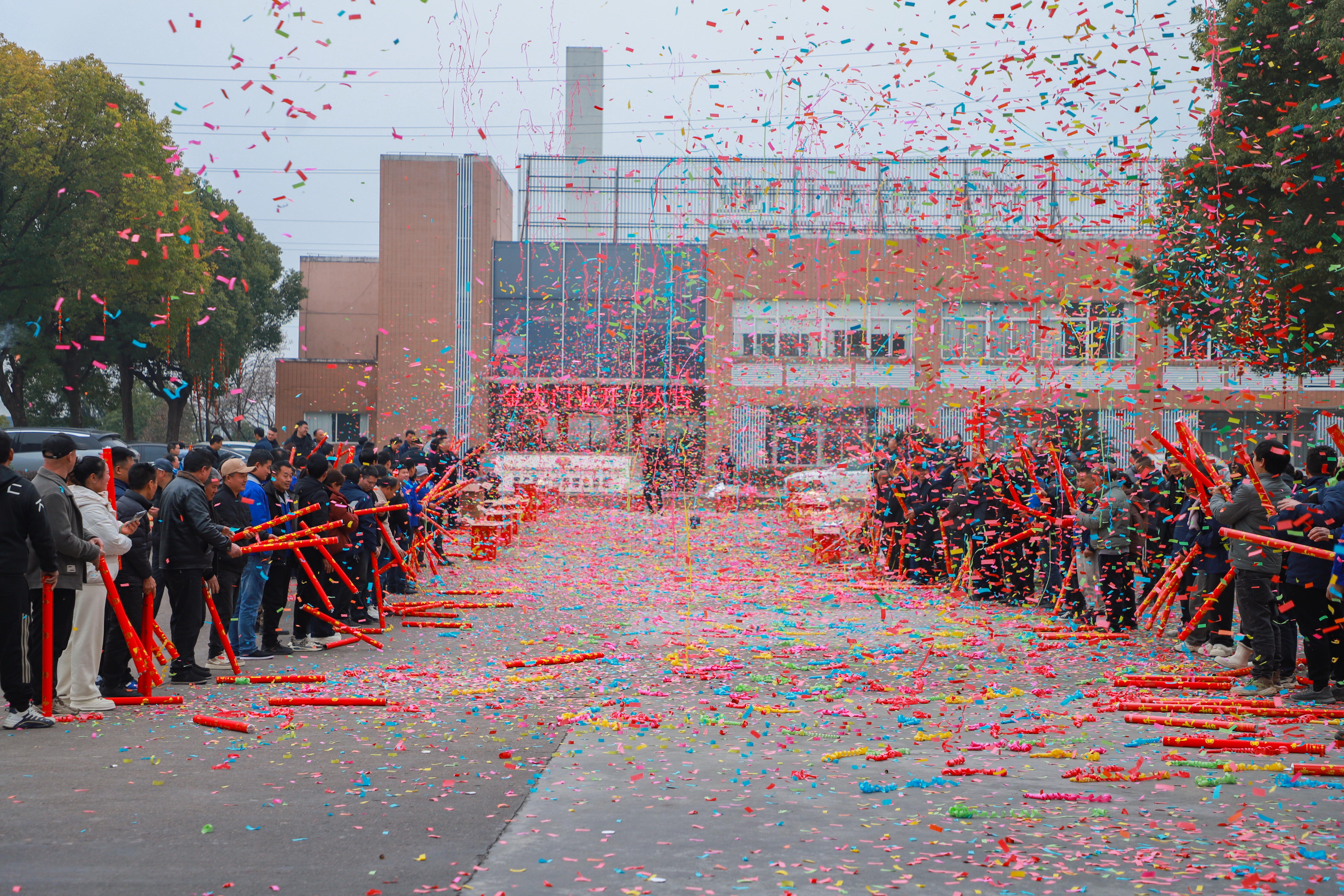 “纳税双百”耀新程 聚力启航向未来 | 金大门业2025开工